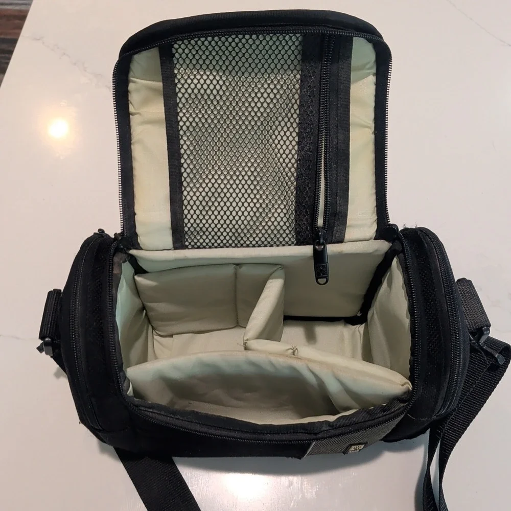 Case Logic 11 inch camera bag multi compartment with shoulder strap 11x5x7